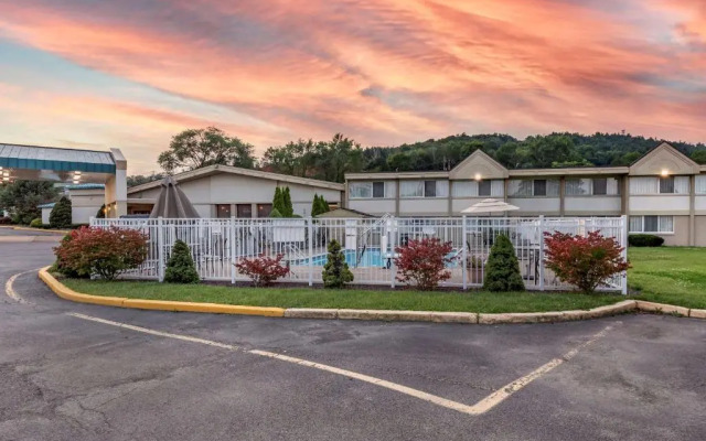 Quality Inn & Suites Vestal Binghamton