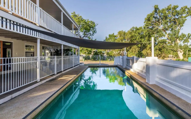 Island Adventure Holiday House