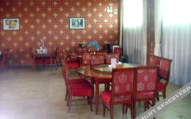 Quzhou Crown Holiday Hotel