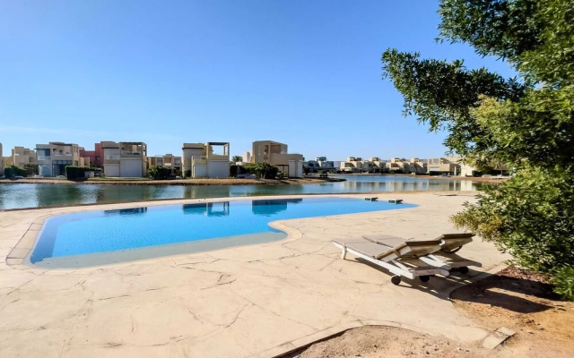 Xuru Stays I Astounding 3bdr Villa @ Tawila Pool Front