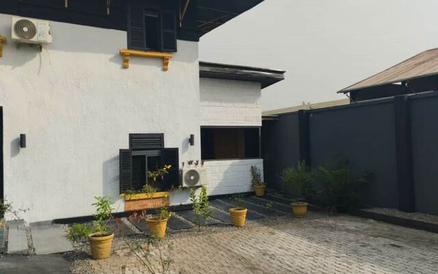The Crib-Artist Residence