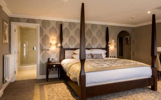 Oakley Hall Hotel