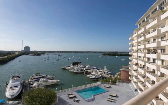 Awesome Place with Pool and Parking No.4