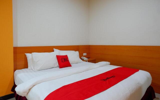 RedDoorz Plus @ Cameloan Hotel Palu