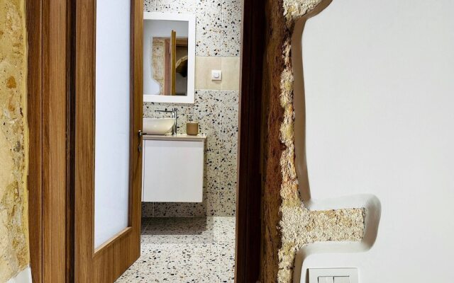 Roussos Place - Next To Splantzia Square - 2bd 2ba