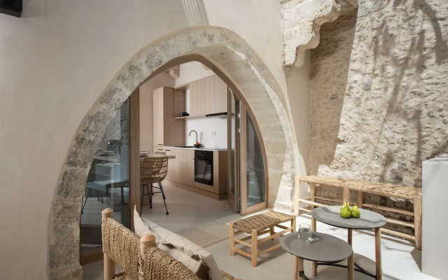 Sutor Chic Manor