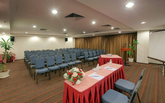 Crystal Crown Hotel