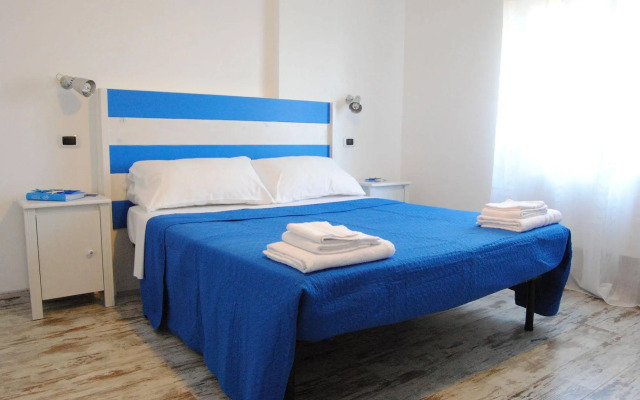 Metropolis Rooms & Services