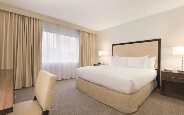 Brookfield Suites Hotel