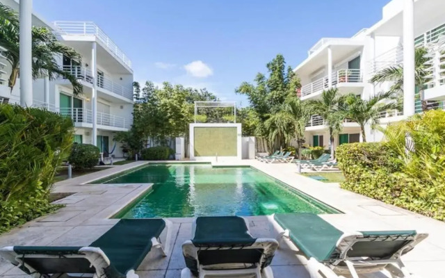 Poolside tranquil apartment in Playa del Carmen