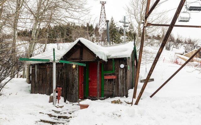Ski-in/ski-out Miners Cabin