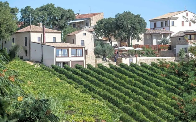 Borgo Baccile by Vini Fantini