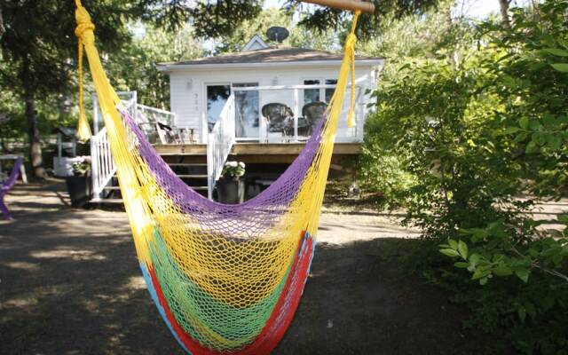 Lakefront Cottage in Manitou Beach