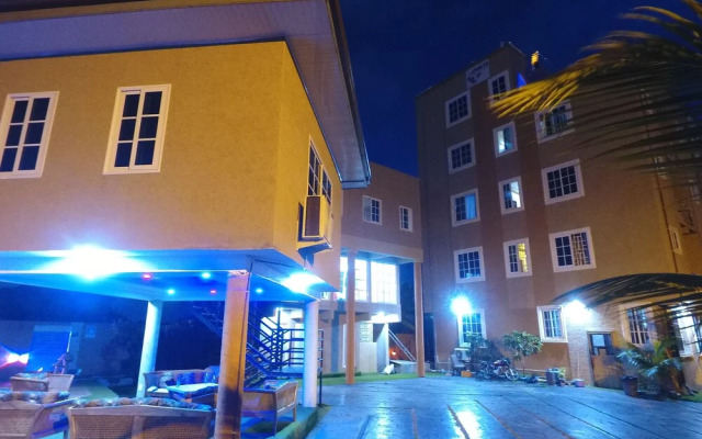 Plus 33 Hotel