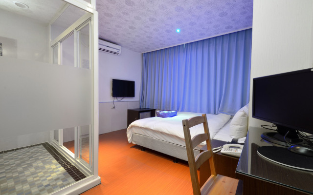 Happiness Inn