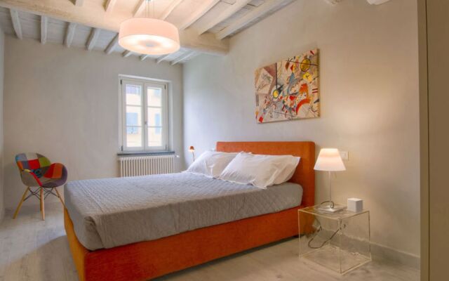 House Glicine Lucca