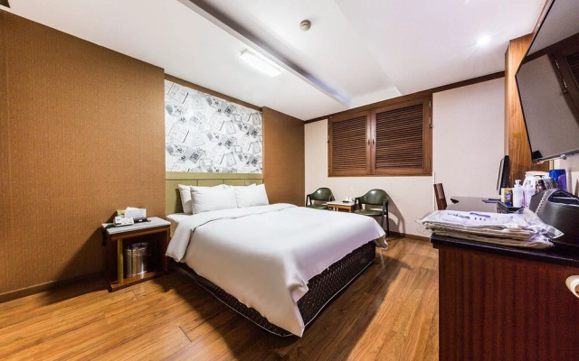 Seocho JS Hotel