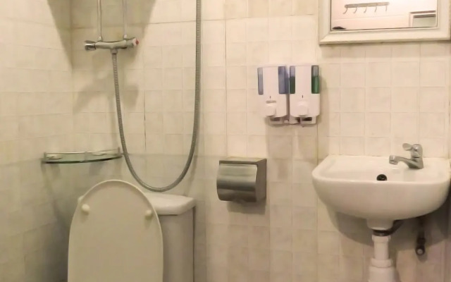 Dhillon Hotel - Hostel