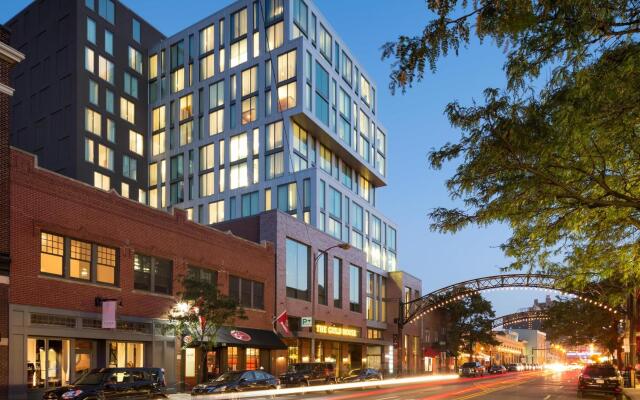 Le Méridien Columbus, The Joseph