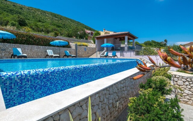 Beautiful Home in Ravni With Wifi and 3 Bedrooms