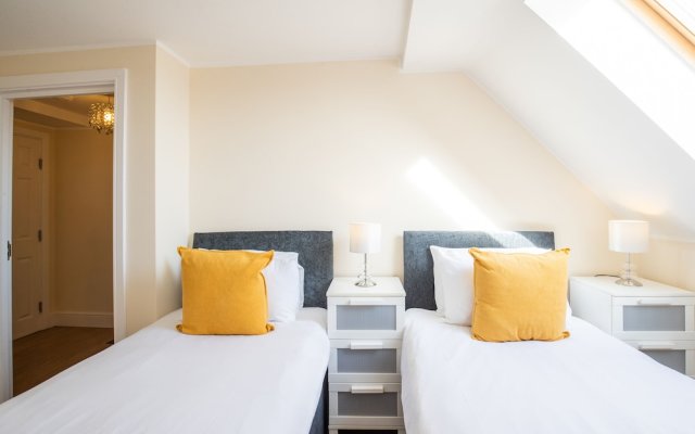 Velvet 2-bedroom Apartment Clock House - Hoddesdon