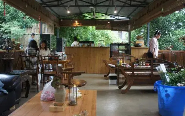 Emei Bamboo Hills Private Hot Spring Hostel