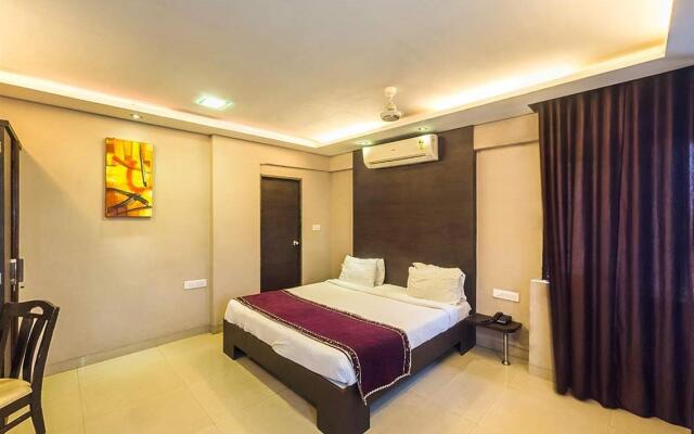 OYO 13414 Hotel Ambrosia