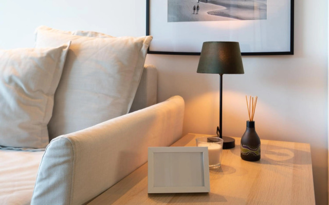 Luxurious Impressive Apartment - Balcony and Pool