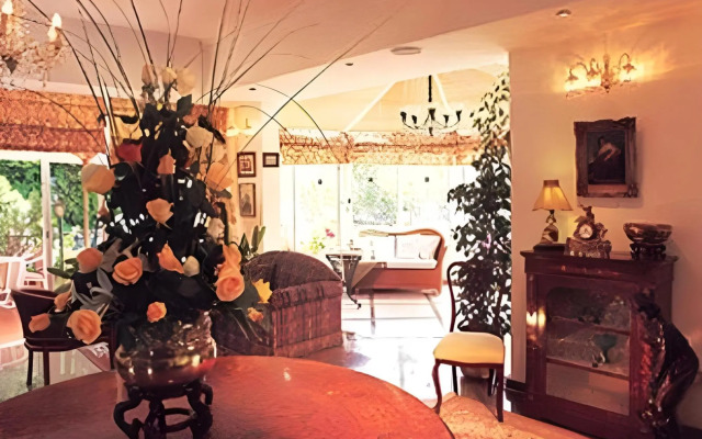 Chrielka Hotel Apartments