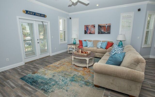 Joe's Dream 3 Bedroom Home by RedAwning