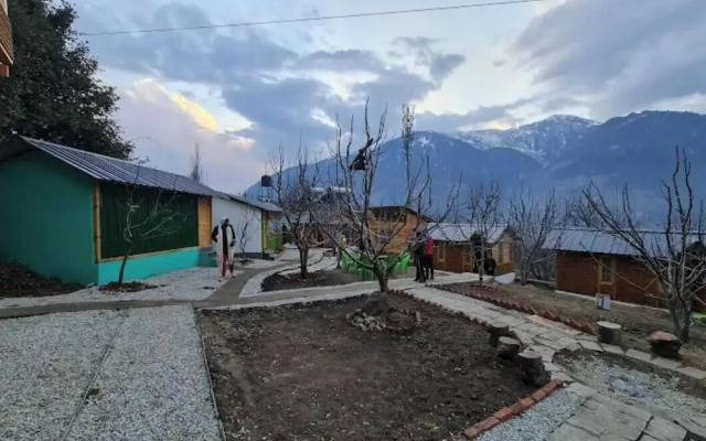 Manali Treehouse And Cafe