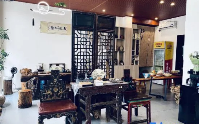 Heguang Tongchen Inn (Jianshui Ancient City Huancuilou Store)