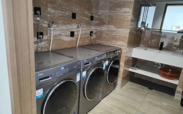 Xizi Light Luxury Hotel (Urad Qianqi Government Store)