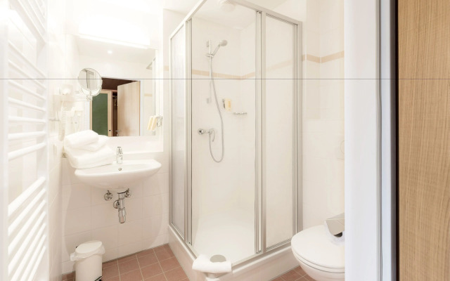 JUFA Hotel Stubenbergsee