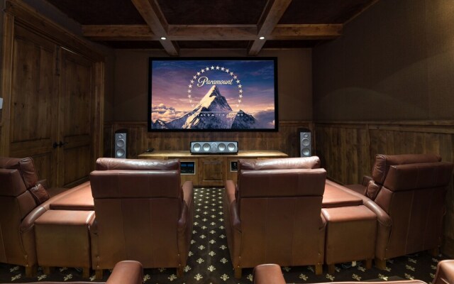THE Pinnacle by Exceptional Stays
