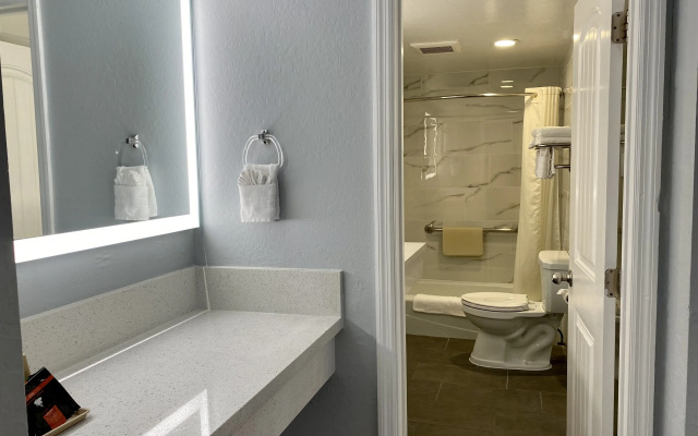 Aura Inn Monterey