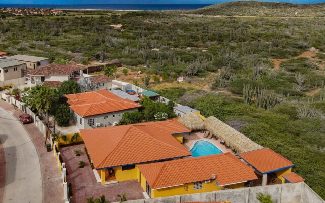 Newly Renovated! Polynesian Themed in Noord!