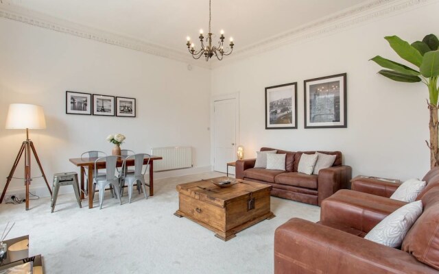 Perfect City Centre Location 50M From Princes St