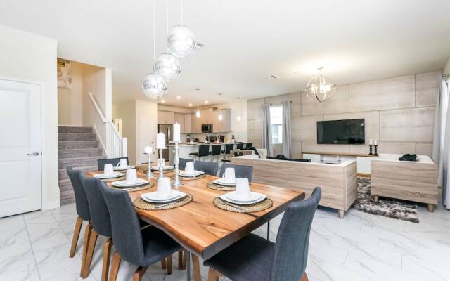 1666 Moonvalley Drive