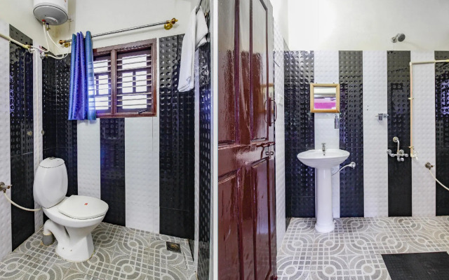 OYO 11961 Breezee Homes