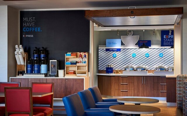 Holiday Inn Express & Suites Carlisle Southwest – I-81 by IHG