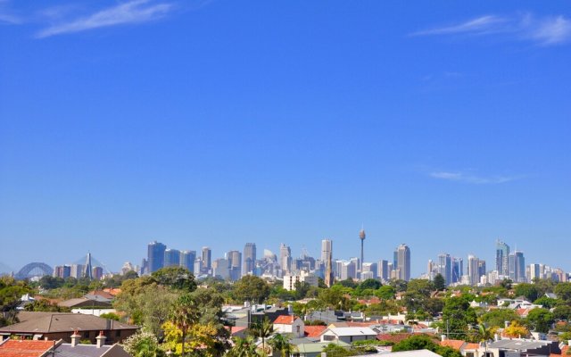 Sydney's Best 3 bdrm Apartment w Parking