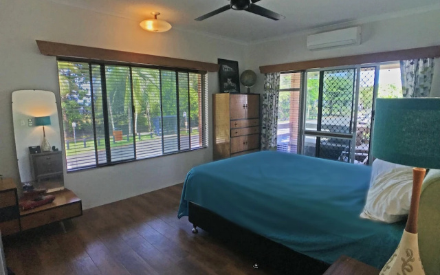 Silver Sands - A Unique Retro Beauty – Guest Rooms – Cairns