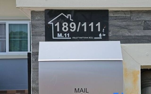 Big swimming pool garden villa