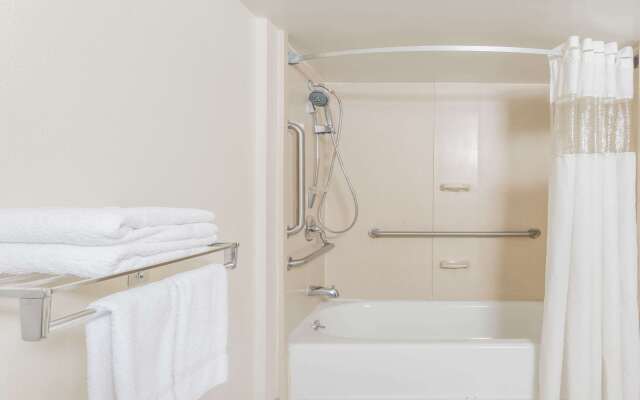 Days Inn by Wyndham Camp Springs/Andrews AFB DC Area