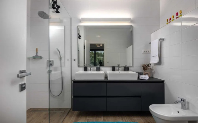 Villa Luxor With Heated Pool