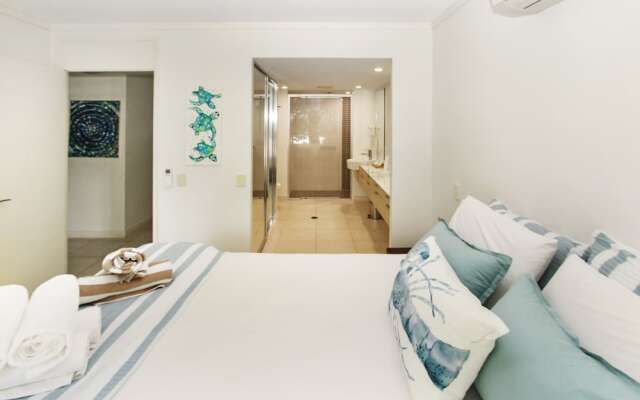 Blue on Blue Apartment 815