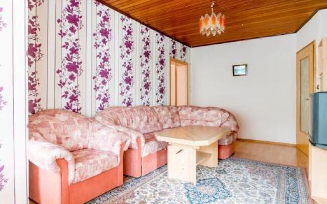 1 Private Single, 1 Twin Room. 3 Persons (6303)