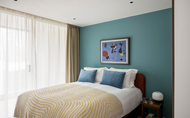 Cove Landmark Pinnacle