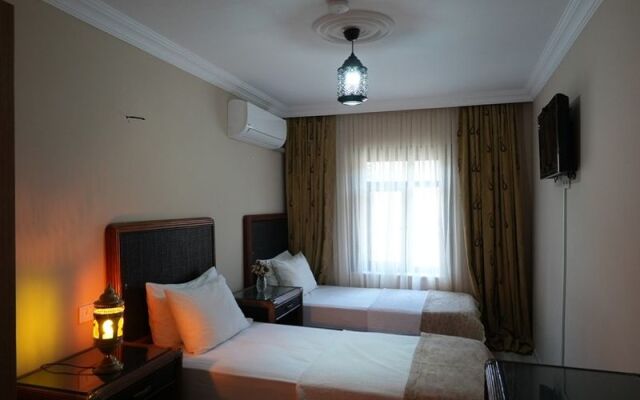 Loost Town Inn Hotel